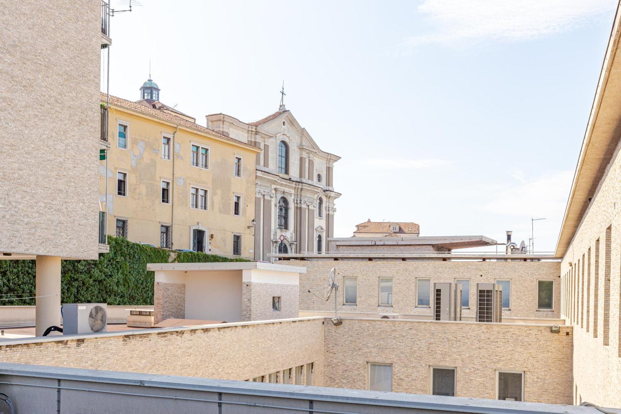Teatro Romano Suites - Isabella Триест Экстерьер фото